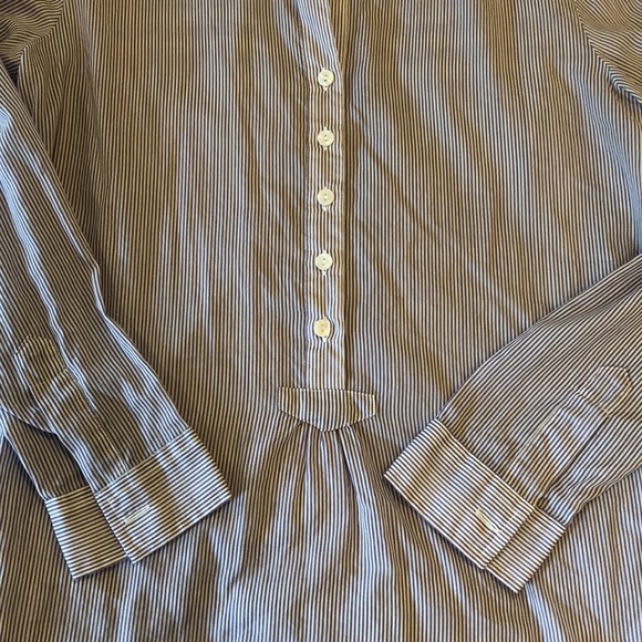 Coldwater Creek no iron light weight tunic. Periwinkle mini-pinstripe. - Picture 3 of 6
